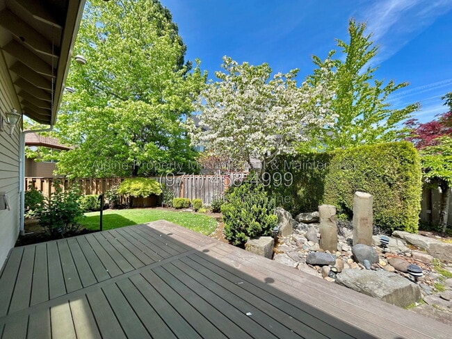 Building Photo - 820 NW Pebble Beach Way