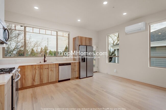 Building Photo - Two Bedroom Modern Oasis with Stunning Views & Designer Finishes