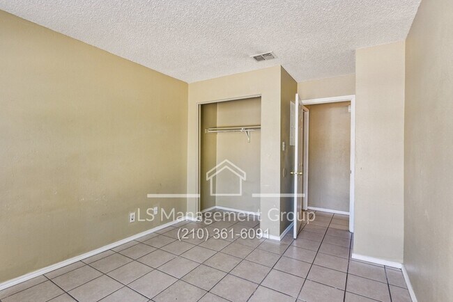 Building Photo - 6702 Windsor Hollow Dr