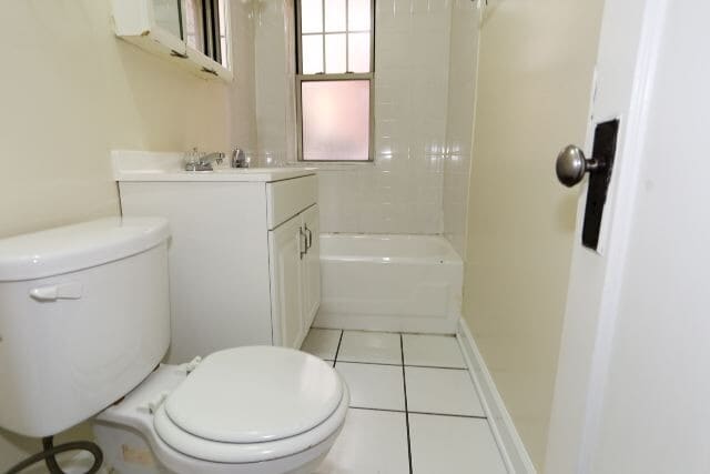 Building Photo - 632 W Aldine Ave