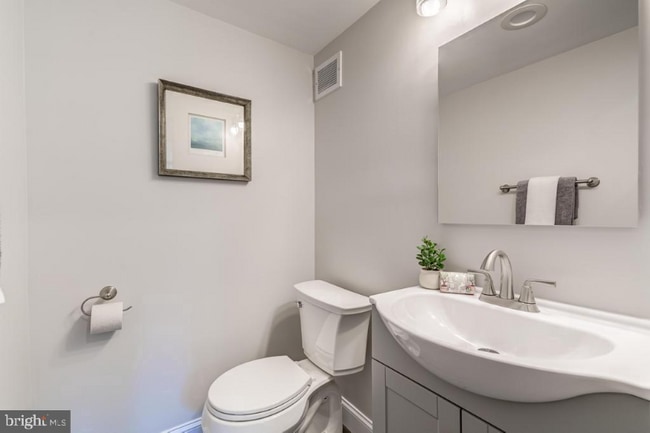 Building Photo - 600 Roosevelt Blvd