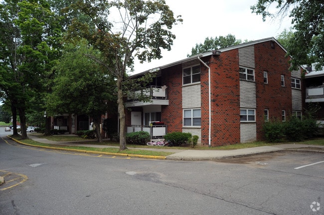 262-282 N Main St - Cadillac Manor