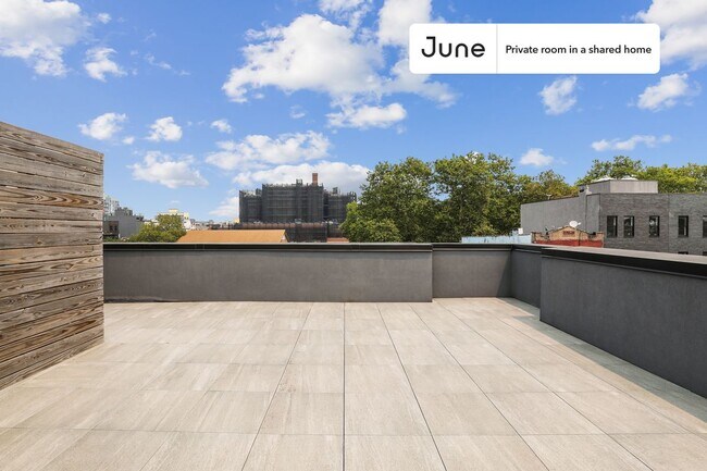 Building Photo - Private bedroom in 5 bed/3 bath Home