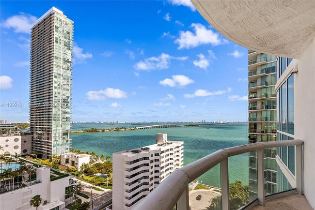 Building Photo - 480 NE 30th St