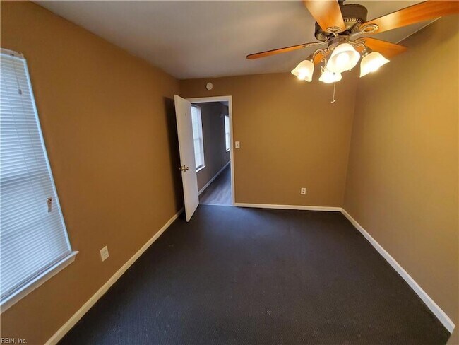 Building Photo - 1536 W 40th St