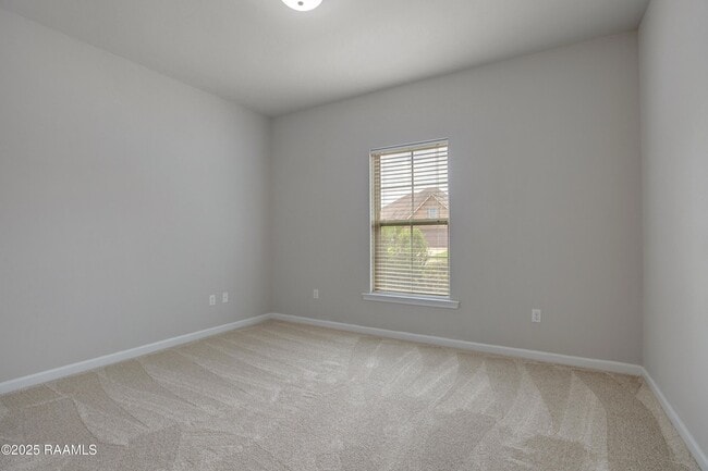 Building Photo - 132 Timber Edge Dr