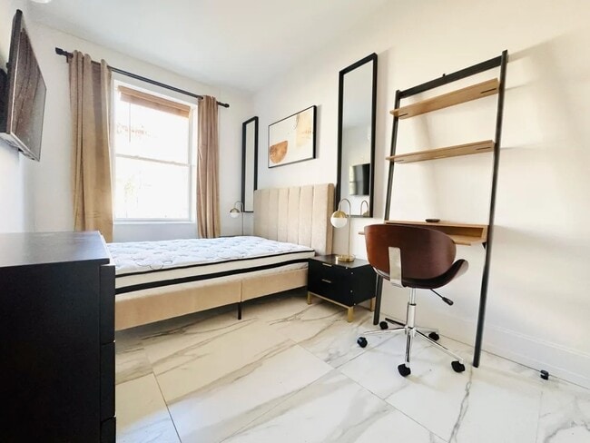 Building Photo - 987 Willoughby Ave