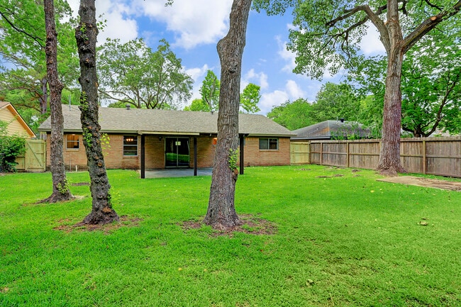 Building Photo - 6015 Dawnridge Dr