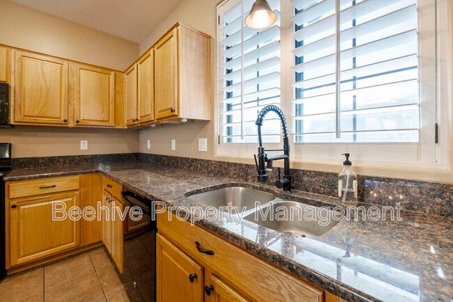 Building Photo - 2314 W Jake Haven