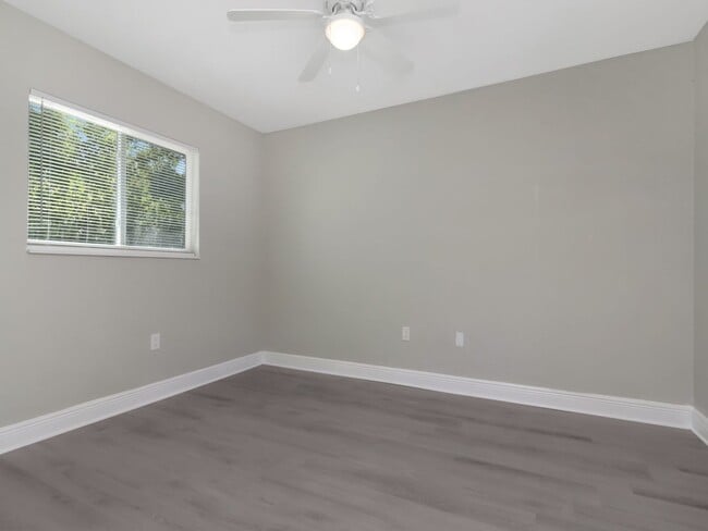Building Photo - Stunning Fully Renovated 3BR/2BA Unit | Move-In Ready