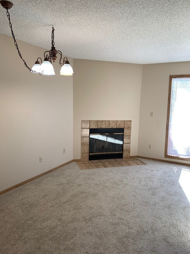 Building Photo - Beautiful Townhome in Colorado Spings