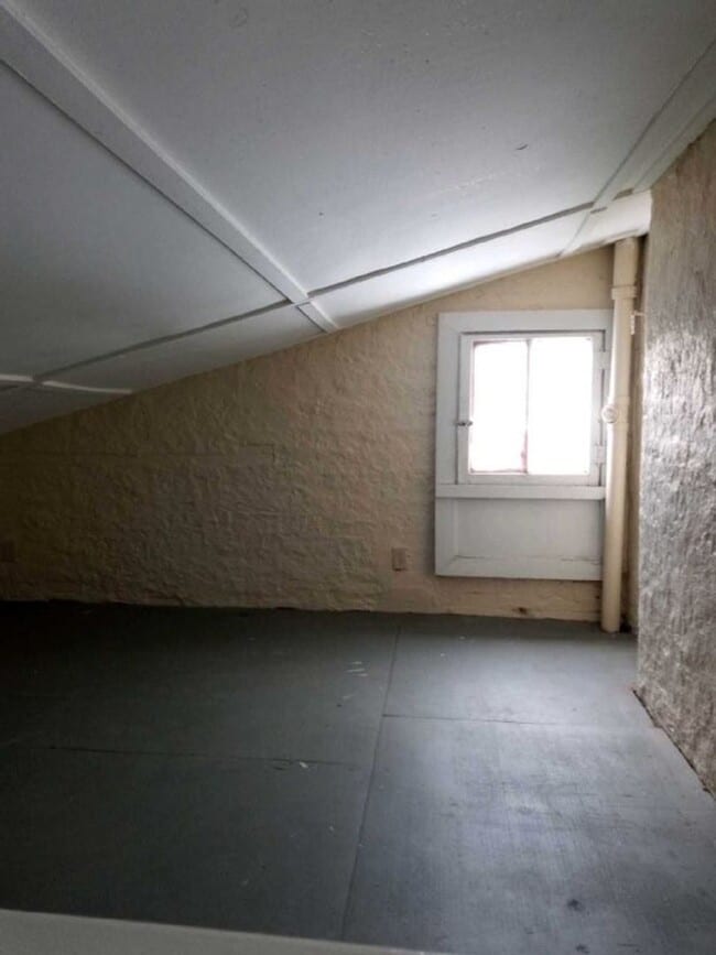 Building Photo - Renovated 1 BD +home office/child's room House with Upgrades