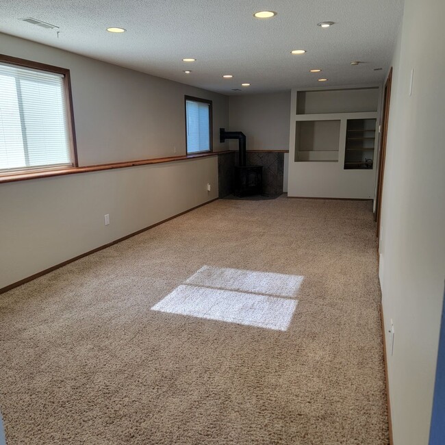 Building Photo - 3 BED | 2 BATH | SPLIT-FOYER HOME | RAPID ...