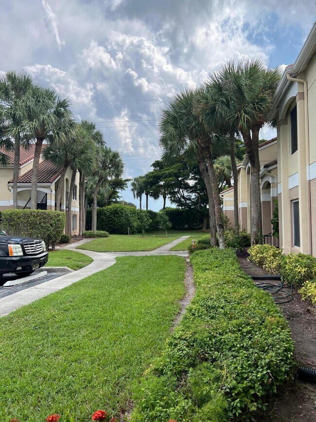 Building Photo - 815 Boynton Beach Blvd