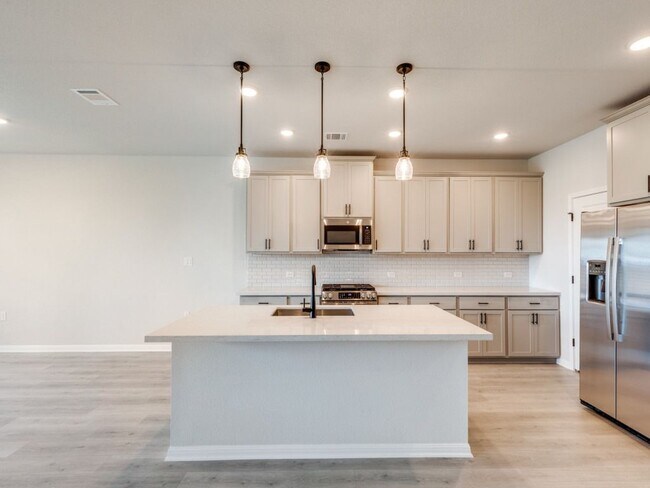 Building Photo - 1529 Purple Martin Dr