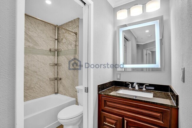 Building Photo - 2709 Oak Road Unit E