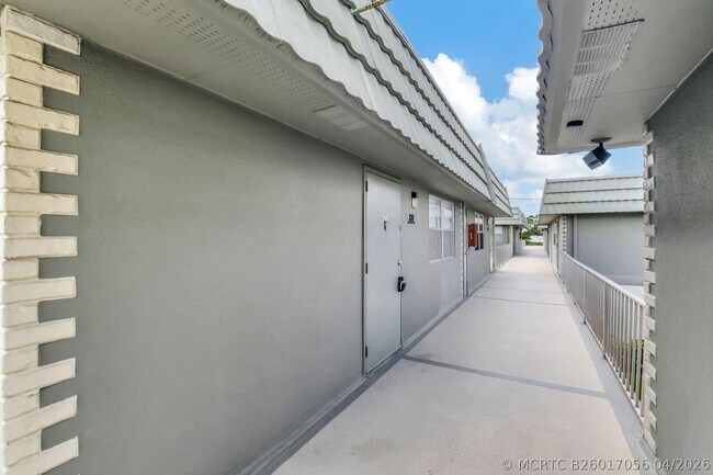 Building Photo - 89 Flanders Dr