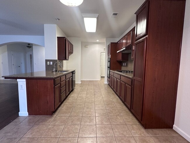 Building Photo - SW Visalia Home coming soon!!