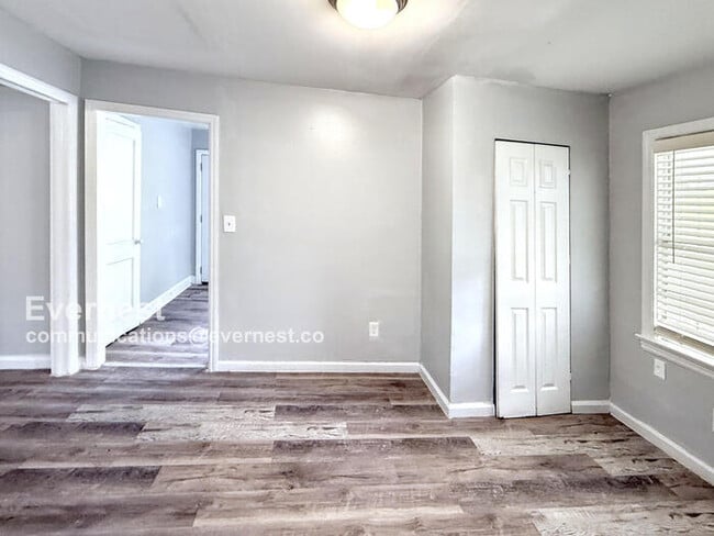 Building Photo - 618 Brunson Ave