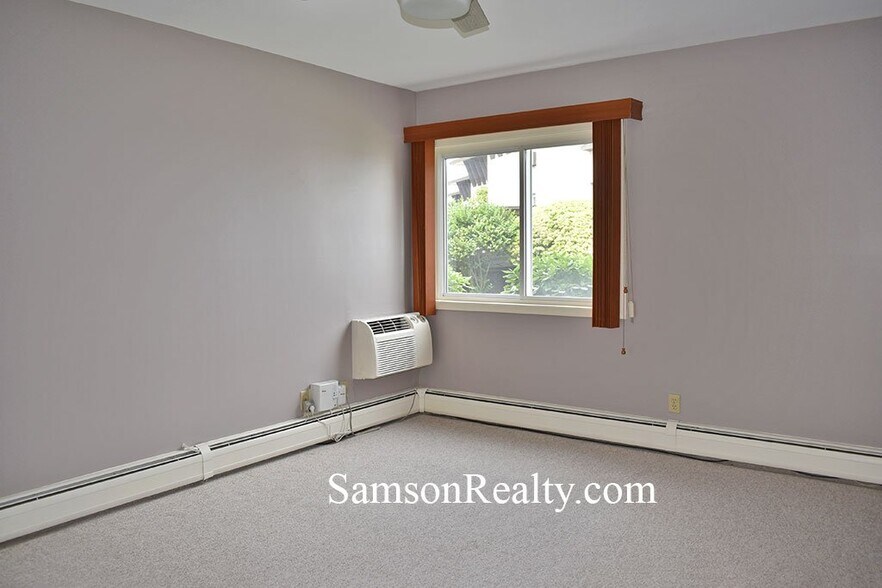 Building Photo - 400 Narragansett Pkwy