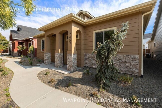 Primary Photo - 2457 N Ashgrove Ln