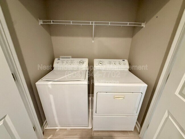 Building Photo - 427 Brandon Lks Dr
