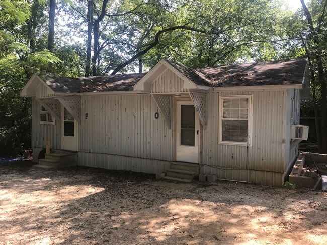 Building Photo - One Bedroom Efficiency