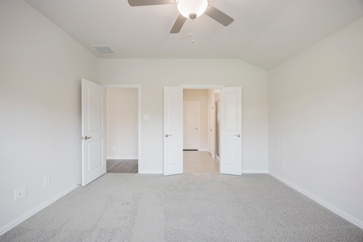 Building Photo - 2121 Gustavus Dr