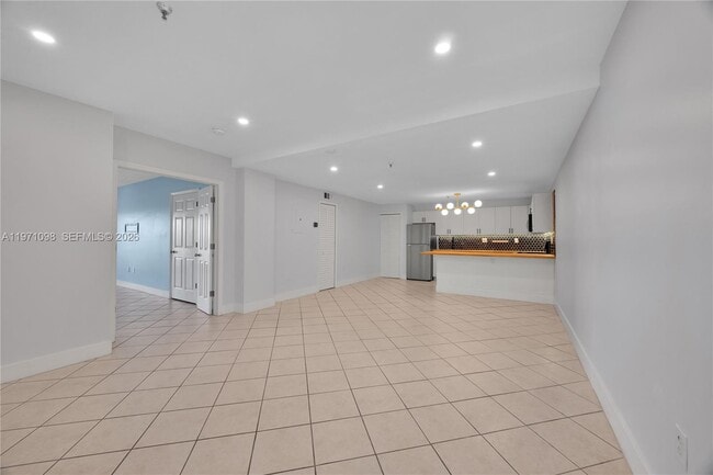 Building Photo - 2734 Bird Ave