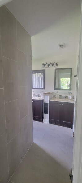 Master bath - 9160 Aster Rd
