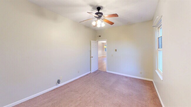 Building Photo - 2667 Bellevue Ave