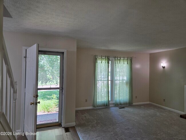 Building Photo - 4204 Holly Tree Dr