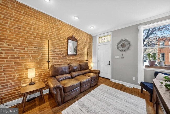 Building Photo - 7 E Fort Ave