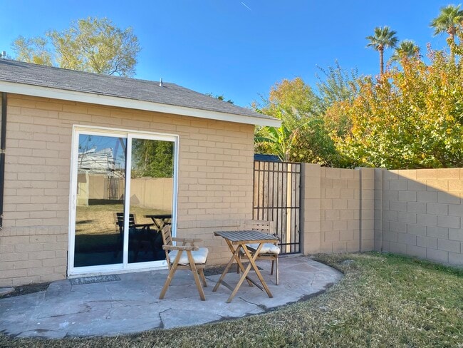 Building Photo - 710 W Palo Verde Dr