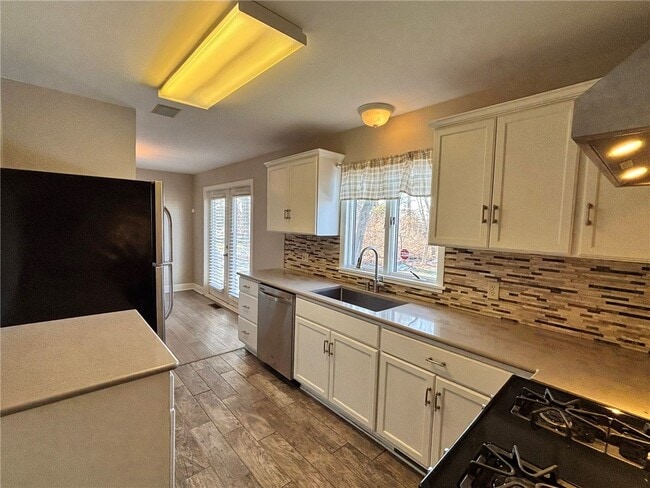 Building Photo - 1289 Creek St