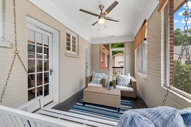 Building Photo - Adorable Avondale Home!