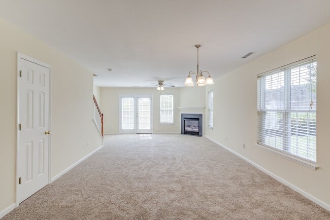 Building Photo - 3 Bedroom Townhouse in Wakefield with 1 Ca...
