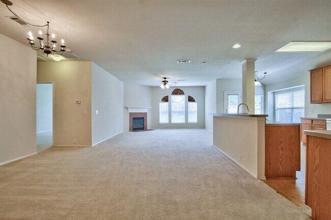 Building Photo - 2605 Monroe Dr