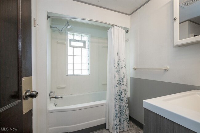 Building Photo - 2083 Chesterland Ave