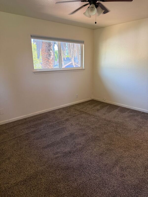 Building Photo - 2714 San Fernando Way