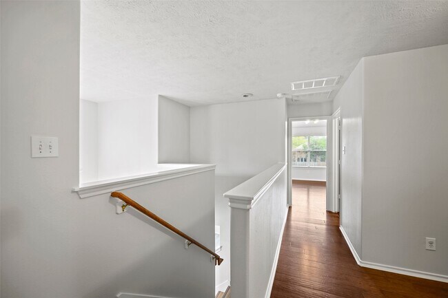 Building Photo - 235 W Stedhill Loop