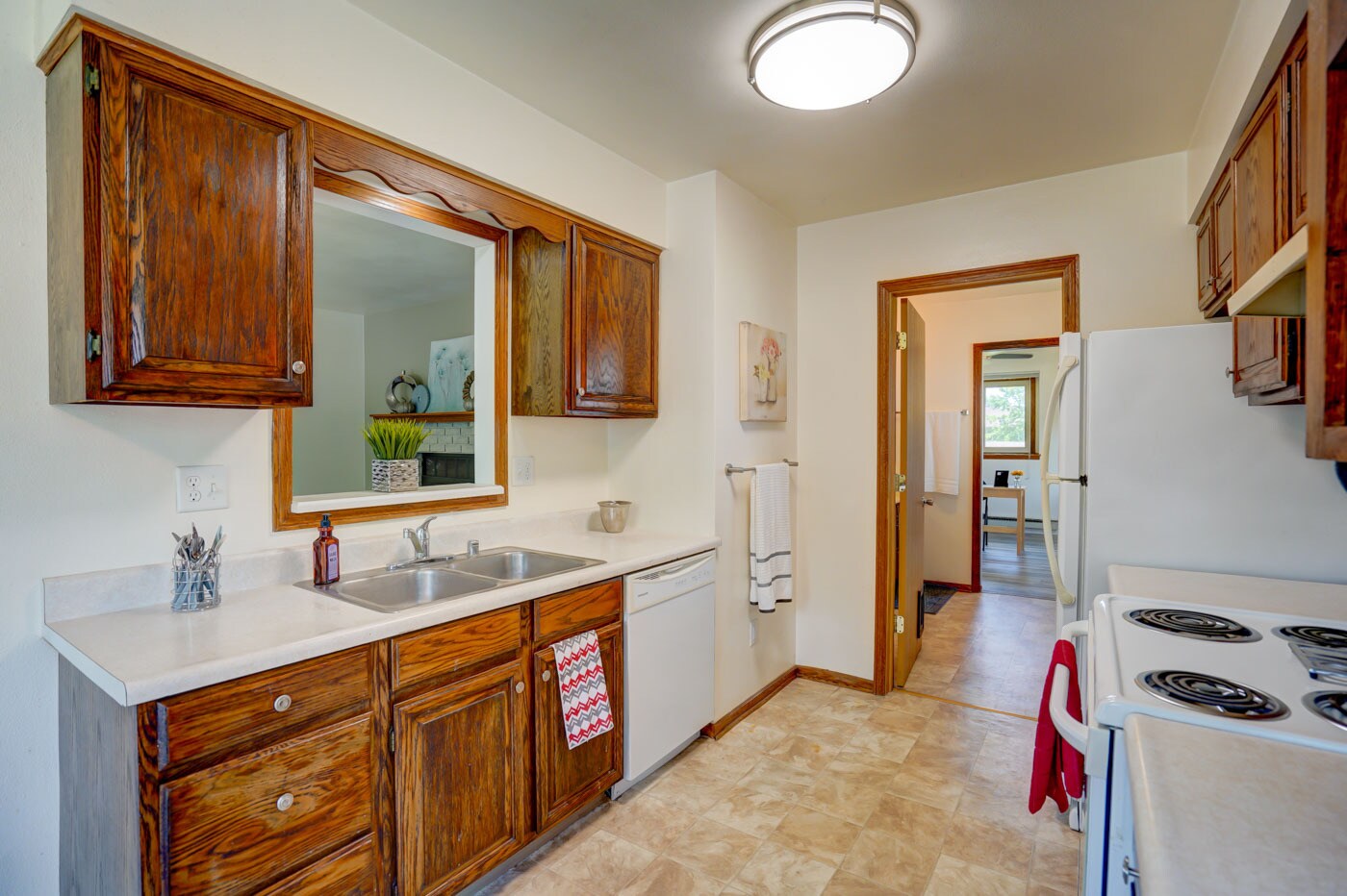 Photos are of mirror unit in the same building. Exact finishes may be different. - 42 Park Heights Court