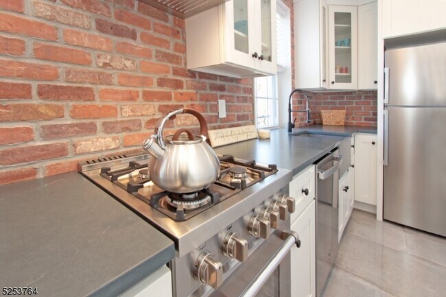 Building Photo - 378 Claremont Ave