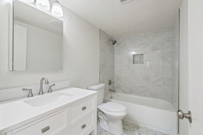 Building Photo - 415 Taliwa Dr