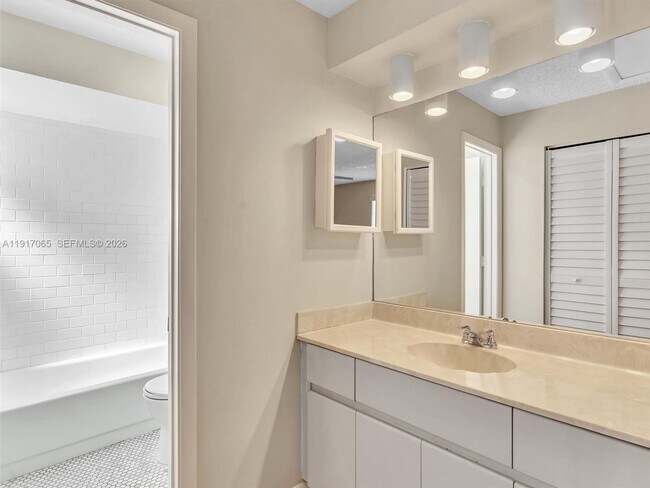 Building Photo - 1353 Springside Dr