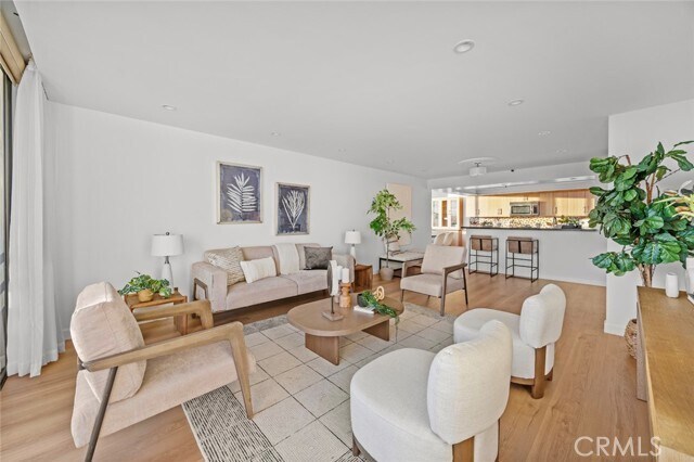 Building Photo - 343 Pioneer Dr