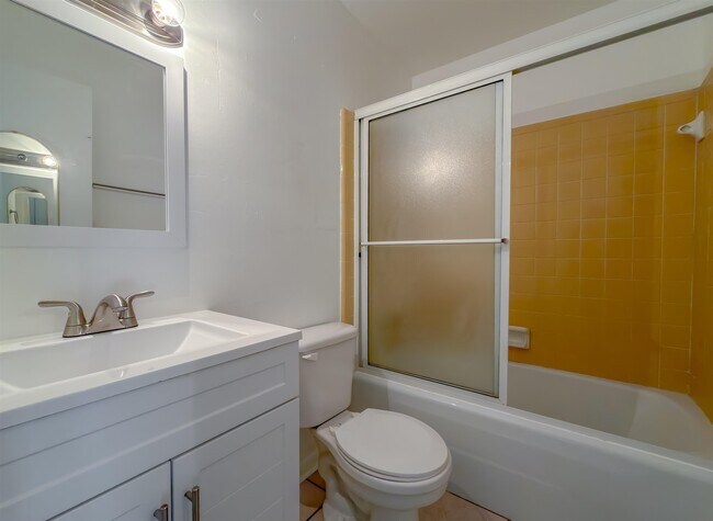 Building Photo - 307 Sweetbriar Dr