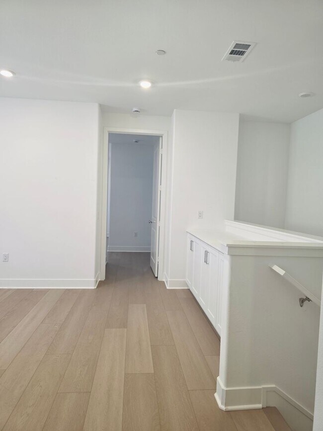Building Photo - 625 Gadwall