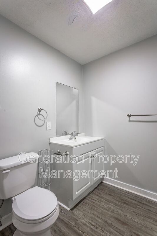 Building Photo - 112 Van Cleve St