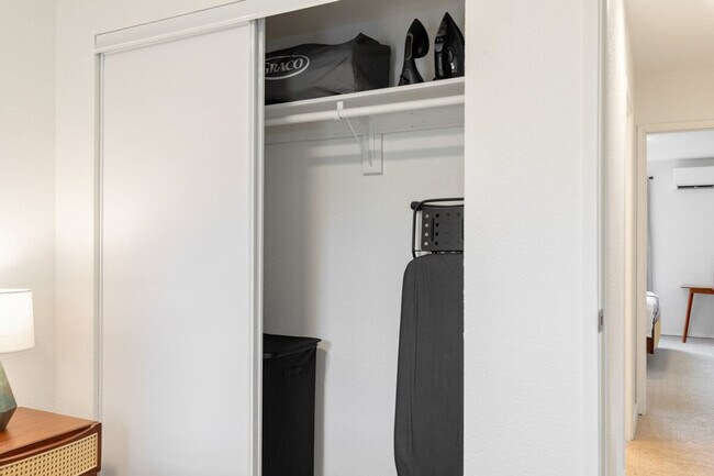 Building Photo - 5924 18th Ave SW